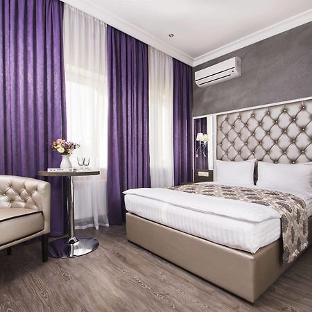 Bonapart Hotel By Uhm Kiev Exterior foto